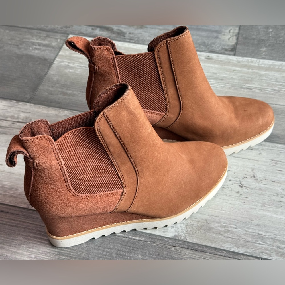 Tom’s Maddie wedge bootie leather brown NWOB size 8